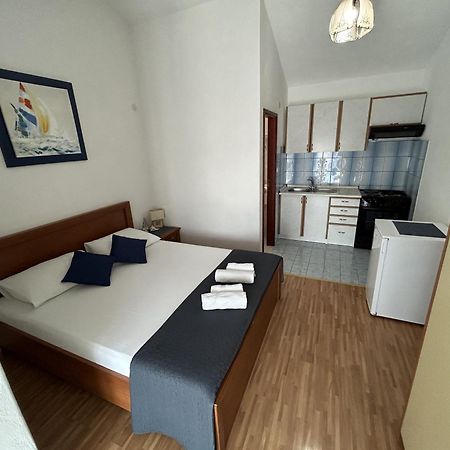 Apartments & Rooms Pierino ボル エクステリア 写真