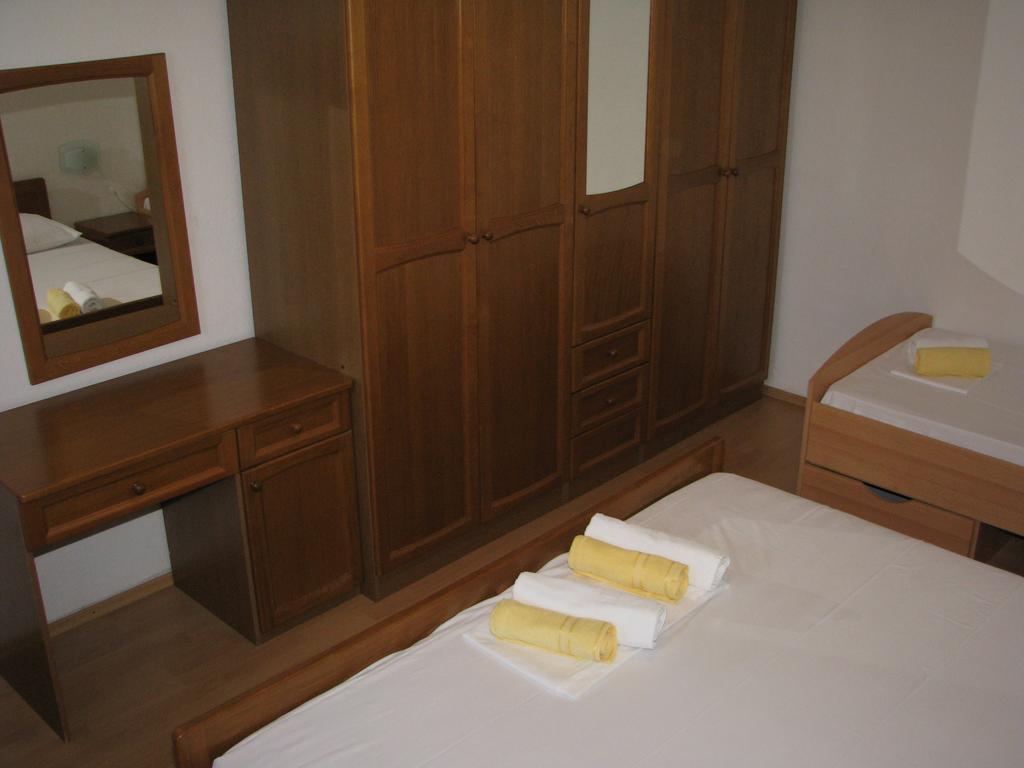 Apartments & Rooms Pierino ボル エクステリア 写真