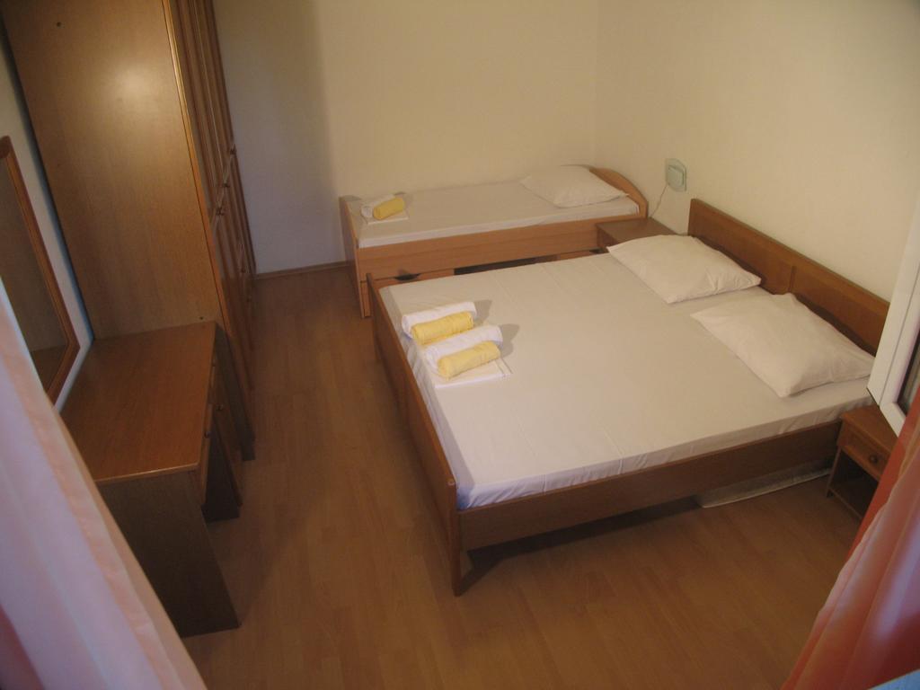 Apartments & Rooms Pierino ボル エクステリア 写真